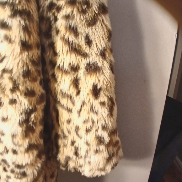 Steve Madden Medium Lepoard faux fur Warm Jacket Coat Medium - Picture 3 of 6